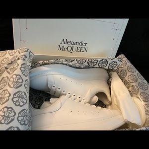 Alexander McQueen size men 8US/41EU